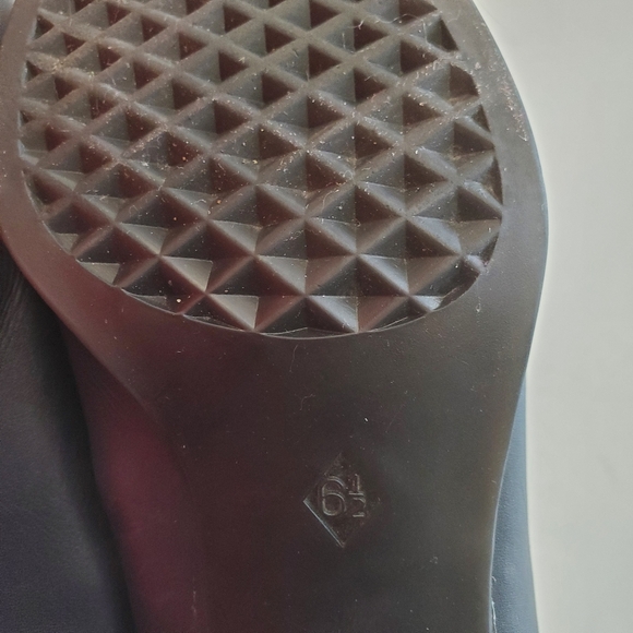 Vintage Aerosoles Classic Loafer Style Heel - Picture 8 of 9